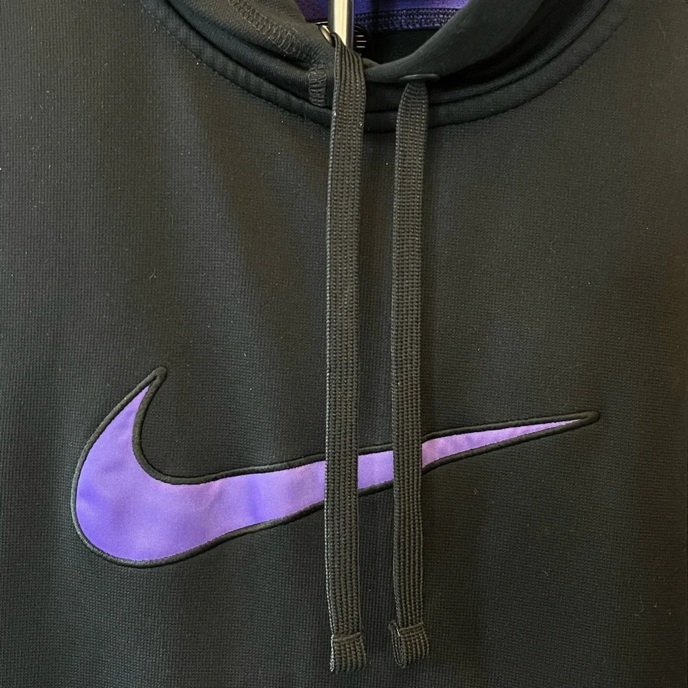 Nike Men's Therma-Fit Black‎ and Purple Hoodie Workout Jogging Walking Size XL.